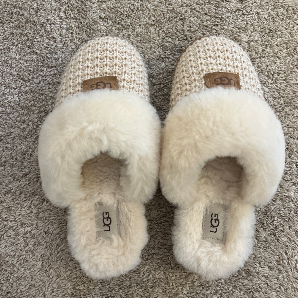 BRAND NEW ugg cozy knit sweater slippers size 9